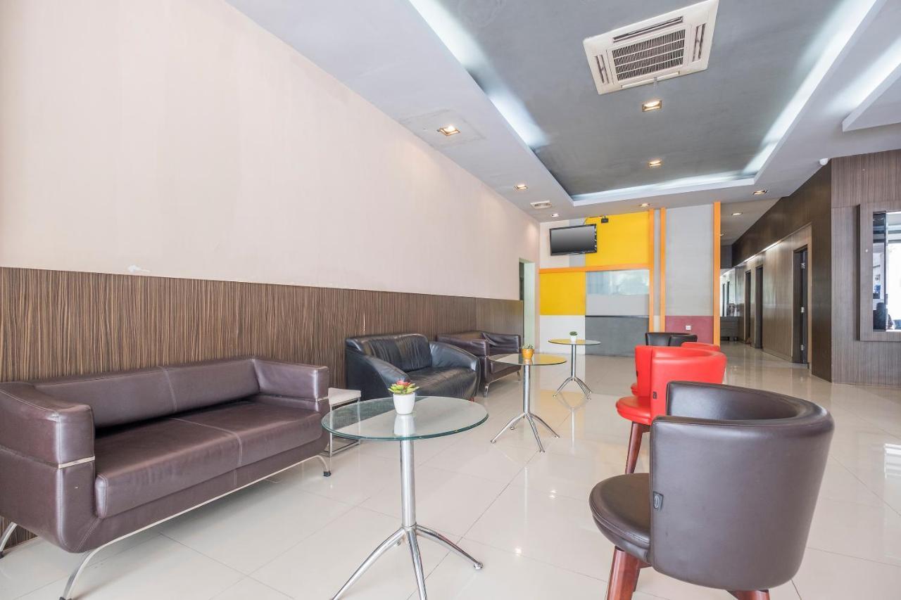 Oyo317新传奇酒店 马卡萨 外观 照片