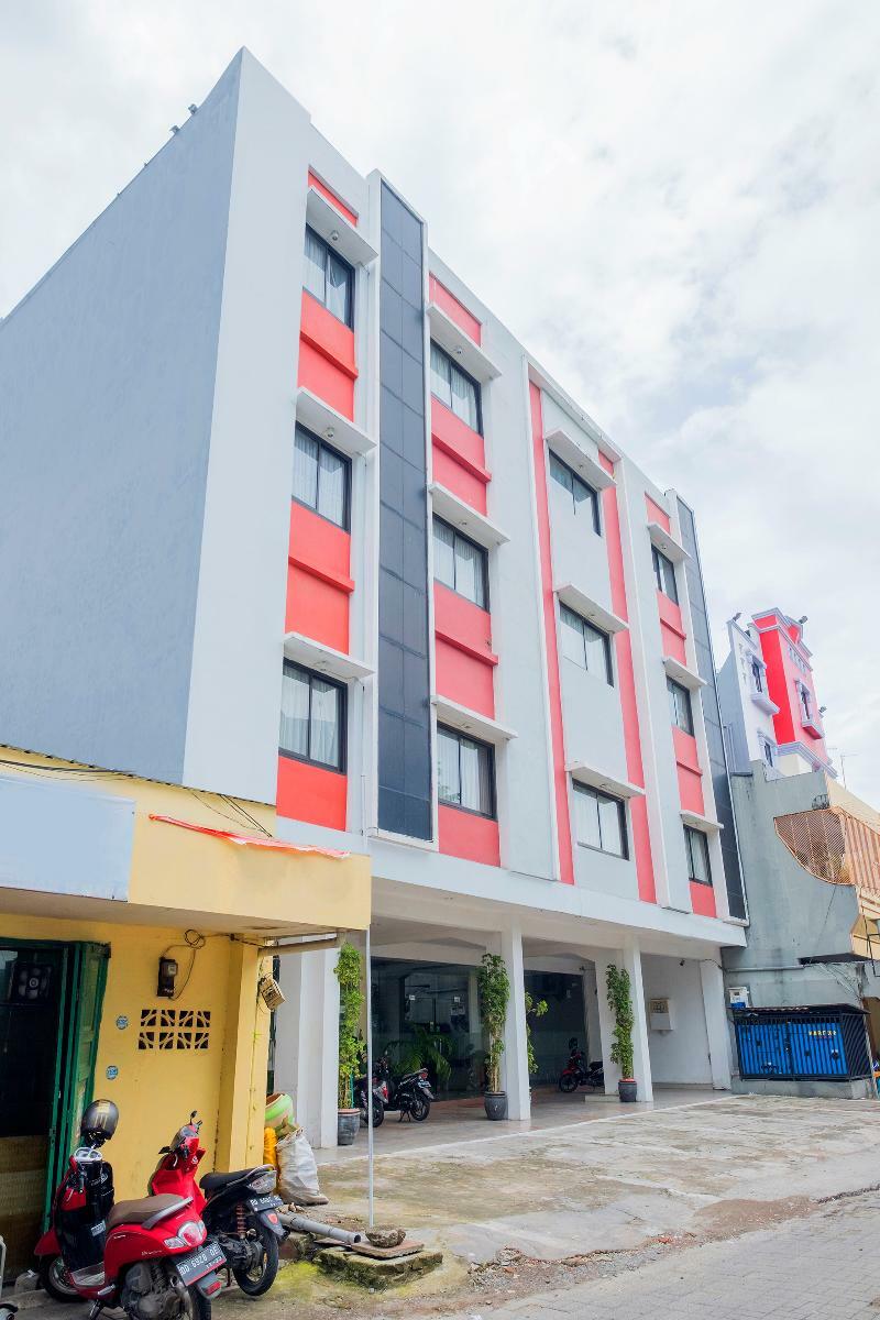 Oyo317新传奇酒店 马卡萨 外观 照片